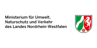 Logo des Ministeriums für Umwelt, Naturschutz und Verkehr des Landes Nordrhein-Westfalen. Links der Schriftzug, rechts das Landeswappen